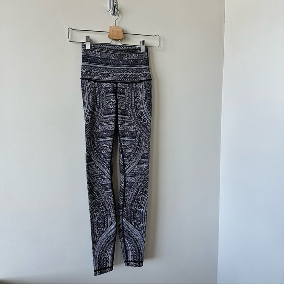 LULULEMON Wunder Under Hi-Rise Tight (Nulux 28")
Entwined 50 Ice Grey Black - Picture 4 of 13
